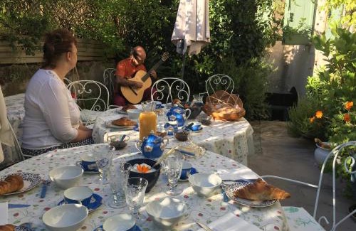 Saint-Hippolyte-du-Fort Bed & Breakfast | Les Asphodèles