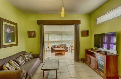 Saint-Denis House | "Les Badamiers - House near the center of Saint-Denis