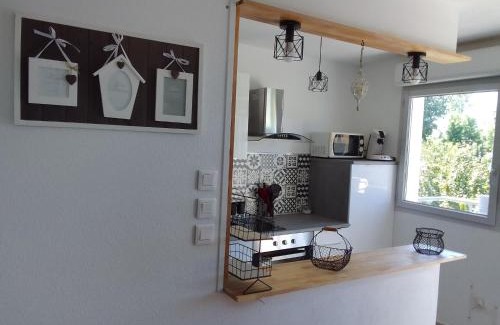 Mers-les-Bains Apartment | Les baigneurs apt très calme 2 chambres 58 m2 parking privé et balcon