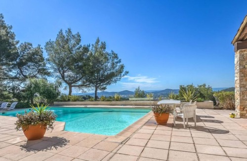 Sollies-Ville House | Les Baux Rouges by Interhome