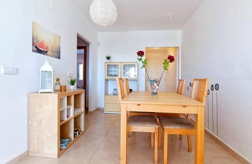 Vinaros Apartment | Les Cales apartment with sea view, swimming pool, terrace and Wi-Fi
