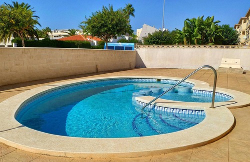 Vinaros Apartment | Les Cales apartment with sea view, swimming pool, terrace and Wi-Fi
