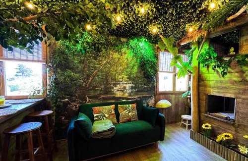 Sainte-Marie-la-Mer House | Les Chambres de Paulette à Theme LA JUNGLE ROOM