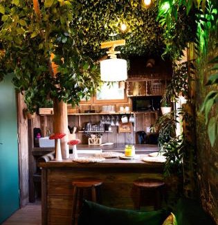 Sainte-Marie-la-Mer House | Les Chambres de Paulette à Theme LA JUNGLE ROOM
