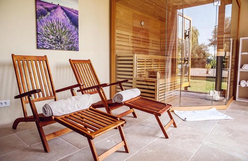 La Baume-de-Transit Bed & Breakfast | Les Champs de Provence