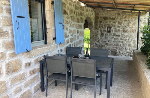 Payzac Apartment | Les Cigales á Mas de la Giralde. In the heart of nature with pool and views