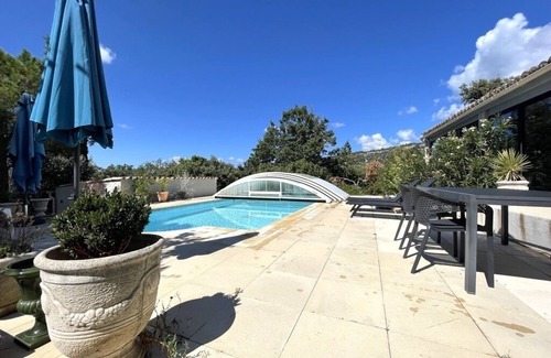 Saint-Saturnin-les-Apt Cottage | les Colombes 70 m² vue Luberon, Pres Village, Dans la Garrigue, Piscine Chauffée