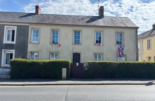 Le Molay-Littry House | Les continents maison spacieuse 4 belles chambres parking privatif terrasse à 5 mn à pied tous commerces et 20 mn plage Omaha Beach et à 15 mn de Bayeux