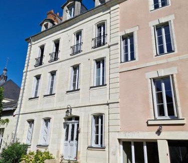 Chinon House | Les Destinées