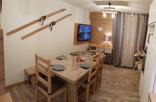 Mont-de-Lans Apartment | Les deux alpes, near the lake, 4/6 person apartment in chalet