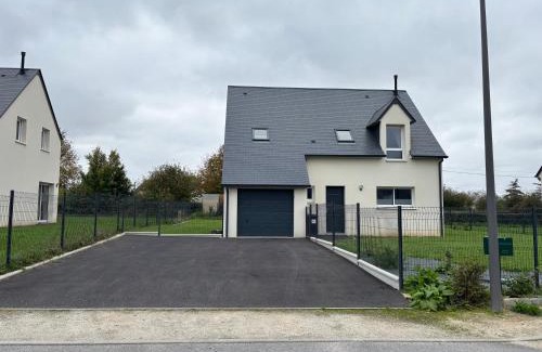 Asnelles House | Les dunes, maison neuve 8 p bien équipée jardin clos, parking, garage à 850 m de la plage et centre bourg, sur plages du débarquement près Arromanches et Bayeux