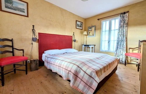 Les Baux-de-Breteuil Bed & Breakfast | Les Gîtes de Ste Suzanne - Campagne- Groupe