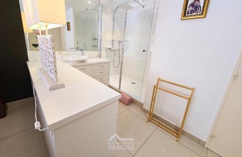 Hyeres City Centre Apartment | Les Gregoriennes T2 Climatisé Hyeres Centre-Terrasse-Parking-Wifi