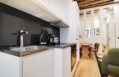 Strasbourg -Saint-Denis Apartment | Les Halles - Grands Boulevards Stylish 2BR - 6P