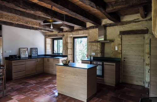 Baneuil House | Les Hauts de Couze, old stones, natural surroundings