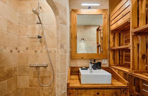 Bourg-en-Bresse Apartment | Les Hirondelles - 2 chambres, 3 lits, climatisation et balcon