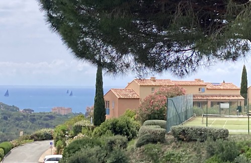Allos Apartment | Les Issambres Mazet 3 Pers Mezzanine Balcon vue mer Terrasse Domaine Standing