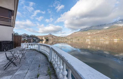 Duingt Apartment | LES LIBELLULES - Rez de lac, accès direct privatif