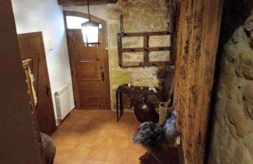Arnes House | Les Llúdrigues