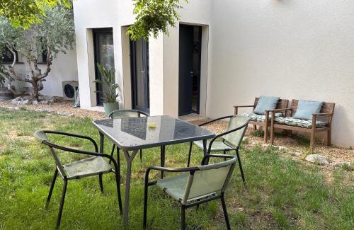 Cessenon-sur-Orb House | Les Loges Florales - Logements à proximité de la rivière Réals