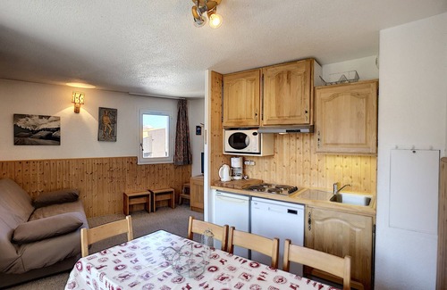 Reberty Apartment | Les Menuires: 2 rooms, 6 ppl, south balcony, wifi, pets, parking