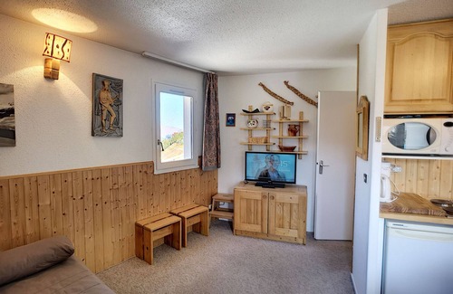 Reberty Apartment | Les Menuires: 2 rooms, 6 ppl, south balcony, wifi, pets, parking