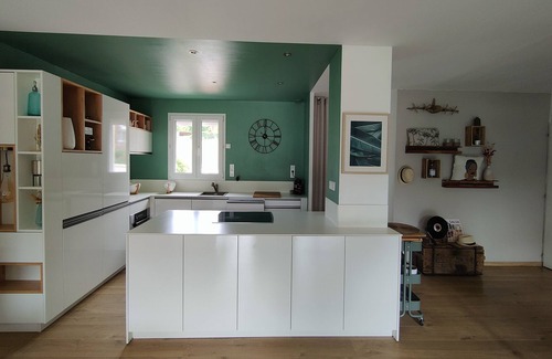 Aydat House | Les Pieds Dans L'eau