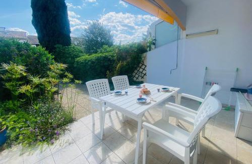 Le Grau-Du-Roi Apartment | LES PINEDES - Un jardin fleuri à côté de la plage