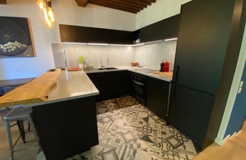 Aix-en-Provence Historic Centre Apartment | Les Precheurs Hideaway, Chic Retreat in Aix Historic Heart