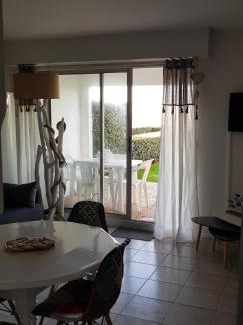 Saint-Georges-de-Didonne Apartment | Les Rochers de Vallières, Appartement de 35 m2 avec 1 chambre, Terrasses, Jardin 140 m2, Vue panoramique face à l'Océan !