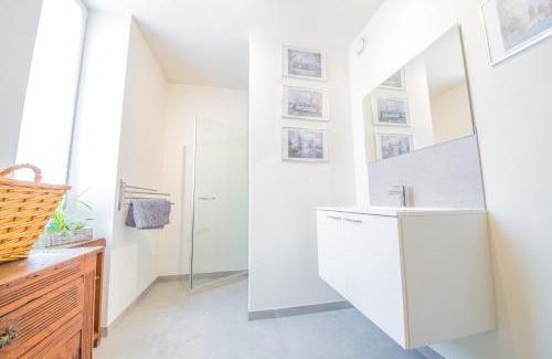 Eprave House | Les soeurs D'Ardennes