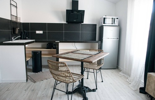 Aigues-Mortes Medieval City House | Les Suites du 17