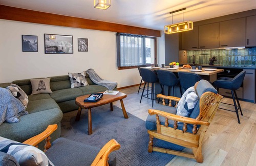 Chamonix City Centre Apartment | Les Trois Balcons Apartment - an apartment that sleeps 6 guests in 2 bedrooms