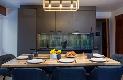 Chamonix City Centre Apartment | Les Trois Balcons Apartment - an apartment that sleeps 6 guests in 2 bedrooms