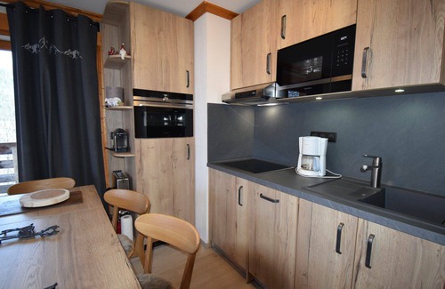 Vaujany Apartment | Les Valmonts Apt 17 - Two Bedroom Apartment, Sleeps 6