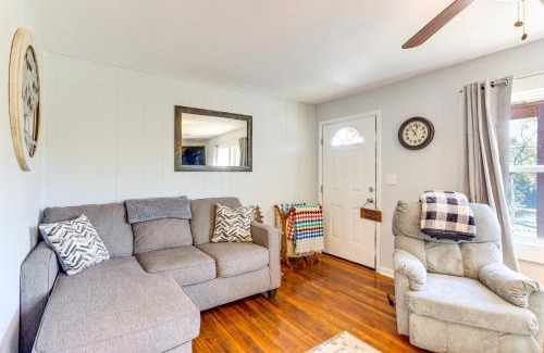 Murphy House | Less Than 1 Mi to Dtwn Pet-Friendly Cabin in Murphy!