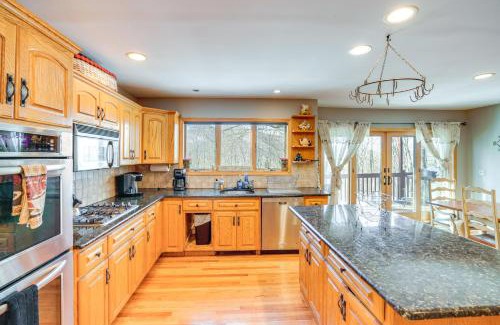 Hunter House | Less Than 1 Mi to Hunter Mtn Spacious Home with Hot Tub!