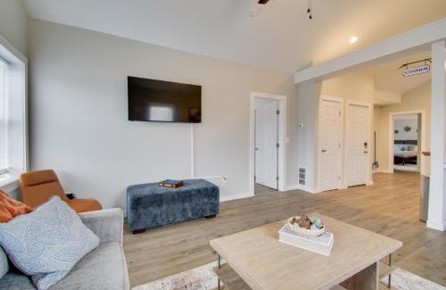 Oswego House | Less Than 1 Mi to Lake Ontario Oswego Group Retreat
