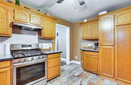 Berryville House | Less Than 1 Mi to Main St Berryville Spacious Family Home