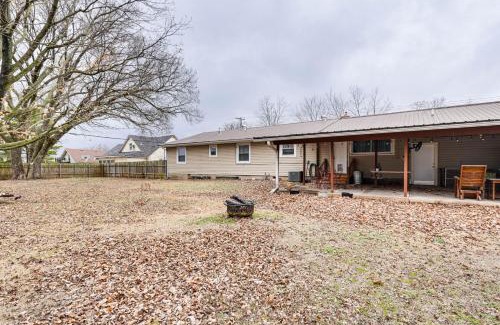 Berryville House | Less Than 1 Mi to Main St Berryville Spacious Family Home