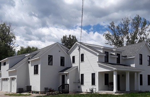 Pleasant Prairie Apartment | LESS THAN 1 MILE OFF FREEWAY
