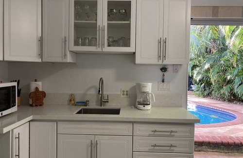 Kailua Cottage | Less than 1 min walk to Kailua Beach- NUC#1990/NUC-1760