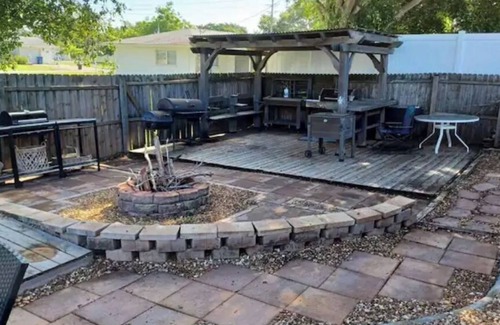 Venice Gardens House | Less than 15 min to BEACHES! King bed. Perfect for couples or families.