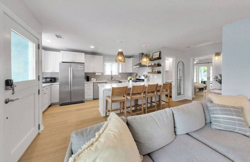 Encinitas House | Less than 2 miles to Moonlight beach, Downtown and Restaurants and Legoland