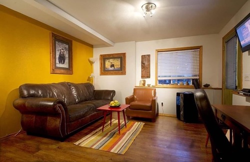 Gardiner Apartment | Less than .5 Mile to Roosevelt Arch, Central Location