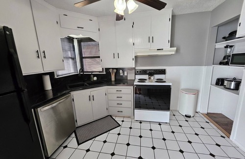 Lawton House | Less than 5 mins from Fort Sill - Sleeps 8