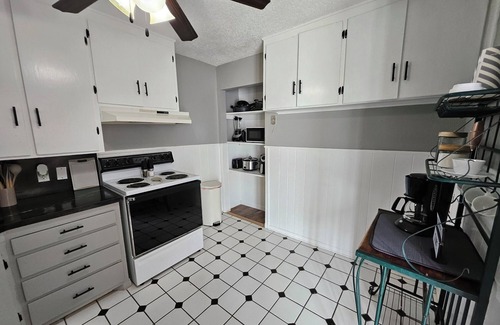 Lawton House | Less than 5 mins from Fort Sill - Sleeps 8