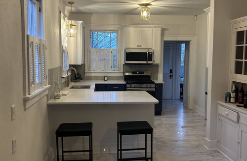 Summerville House | Less than 5miles from the Masters and within a mile of elegant dining