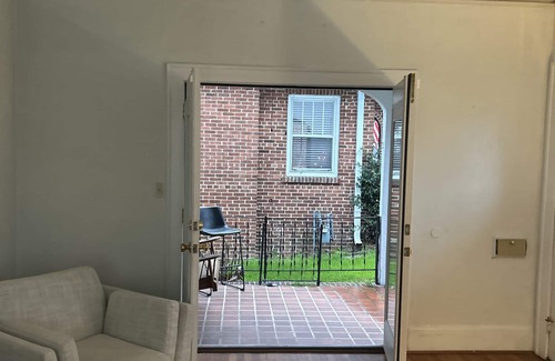 Summerville House | Less than 5miles from the Masters and within a mile of elegant dining