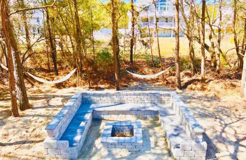 Whalehead Beach House | Less than 5min Walk to Beach with Pool Fire Pit